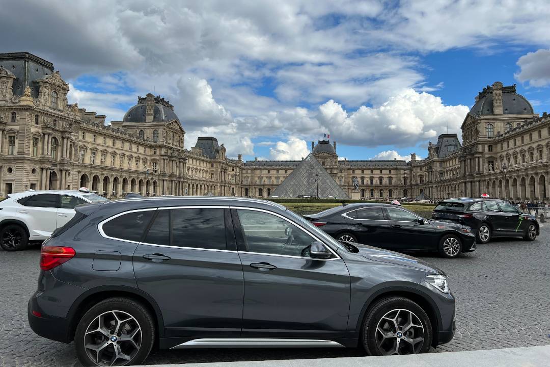 Paris Private Day Tour with Driver Guide