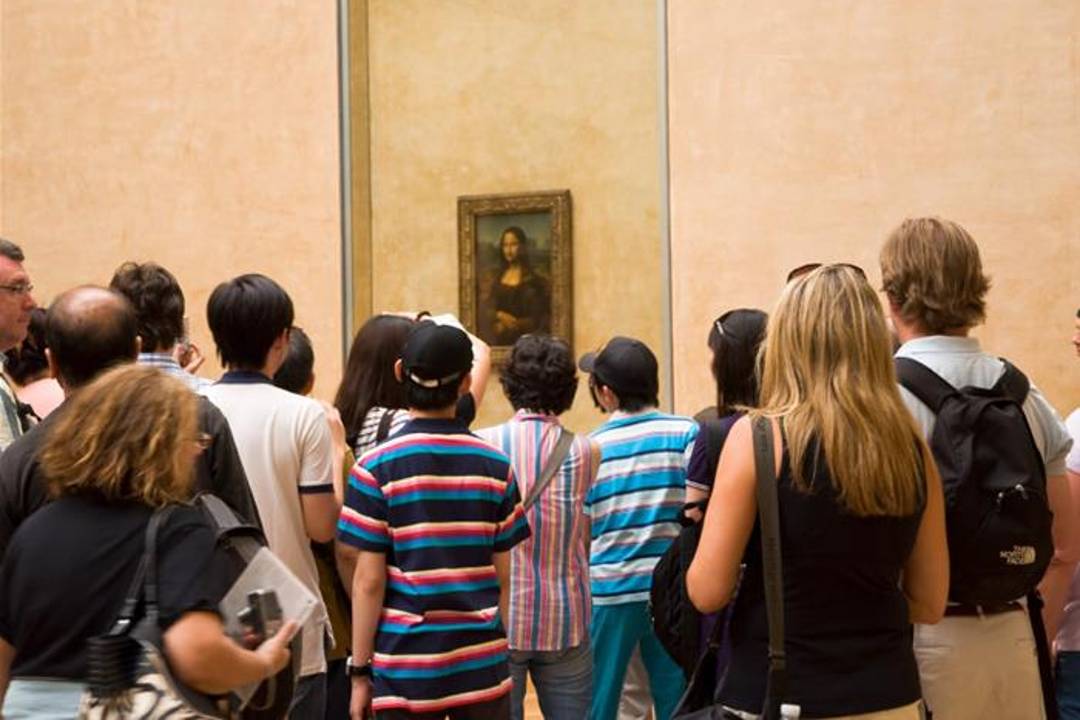 Escorted Tour of Paris with Louvre, Notre Dame & Lunch at Le Bistro Parisien or Madame Brasserie at the Eiffel Tower
