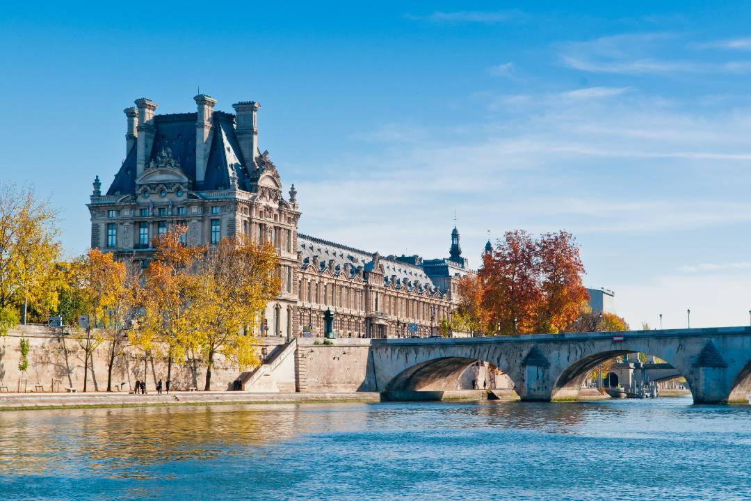 Escorted Day Trip to Paris with Eiffel Tower, Notre Dame and Lunch Cruise