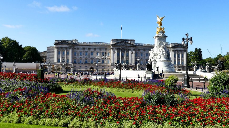 Experience the Changing of the Guard