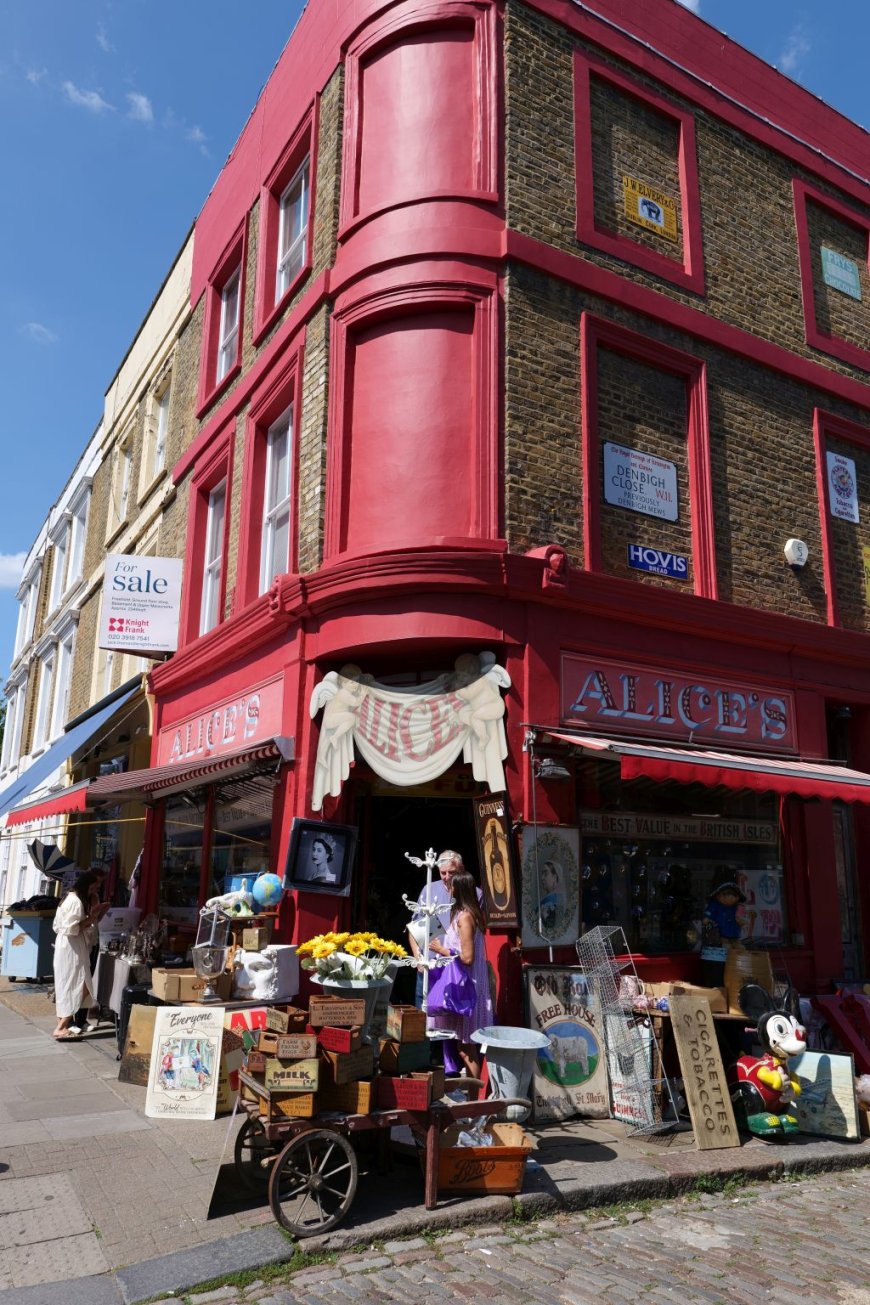 Wander through Notting Hill