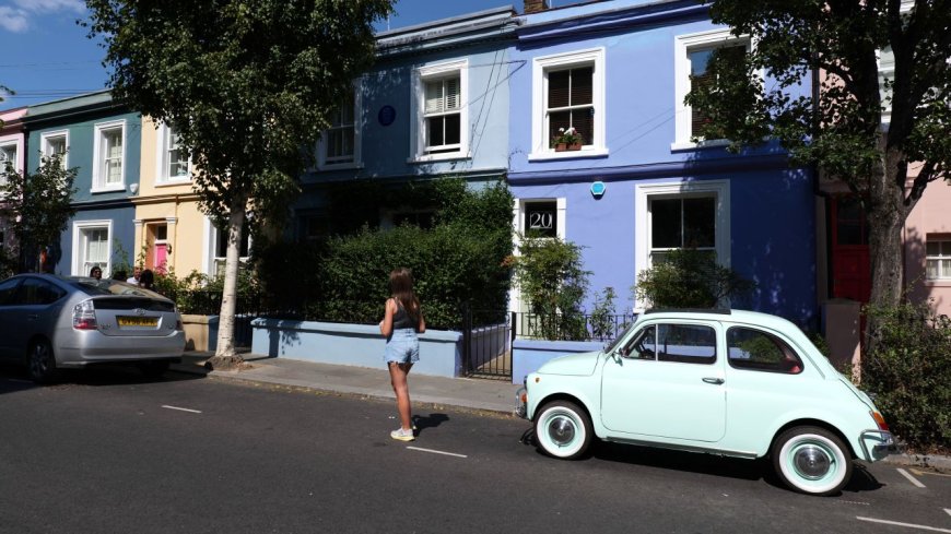 Wander through Notting Hill