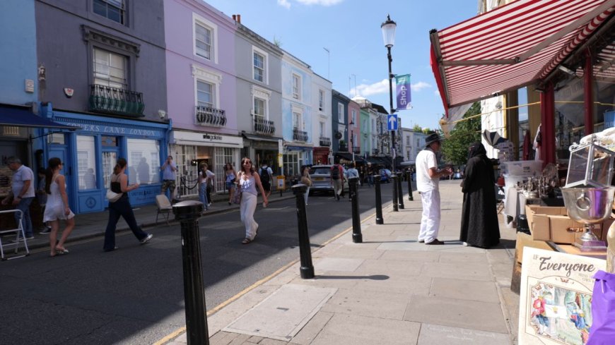 Wander through Notting Hill