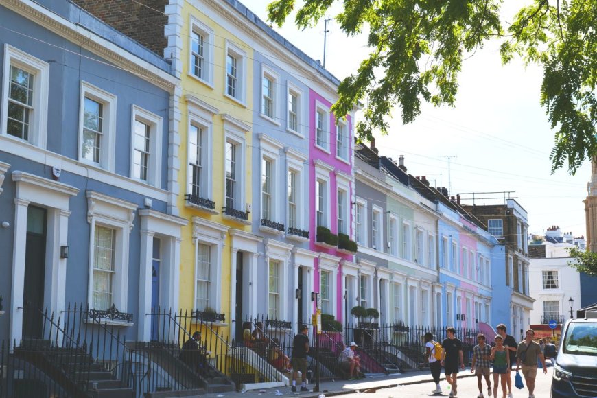 Wander through Notting Hill