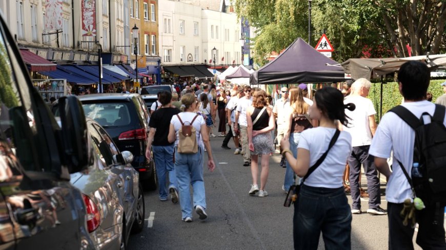 Wander through Notting Hill